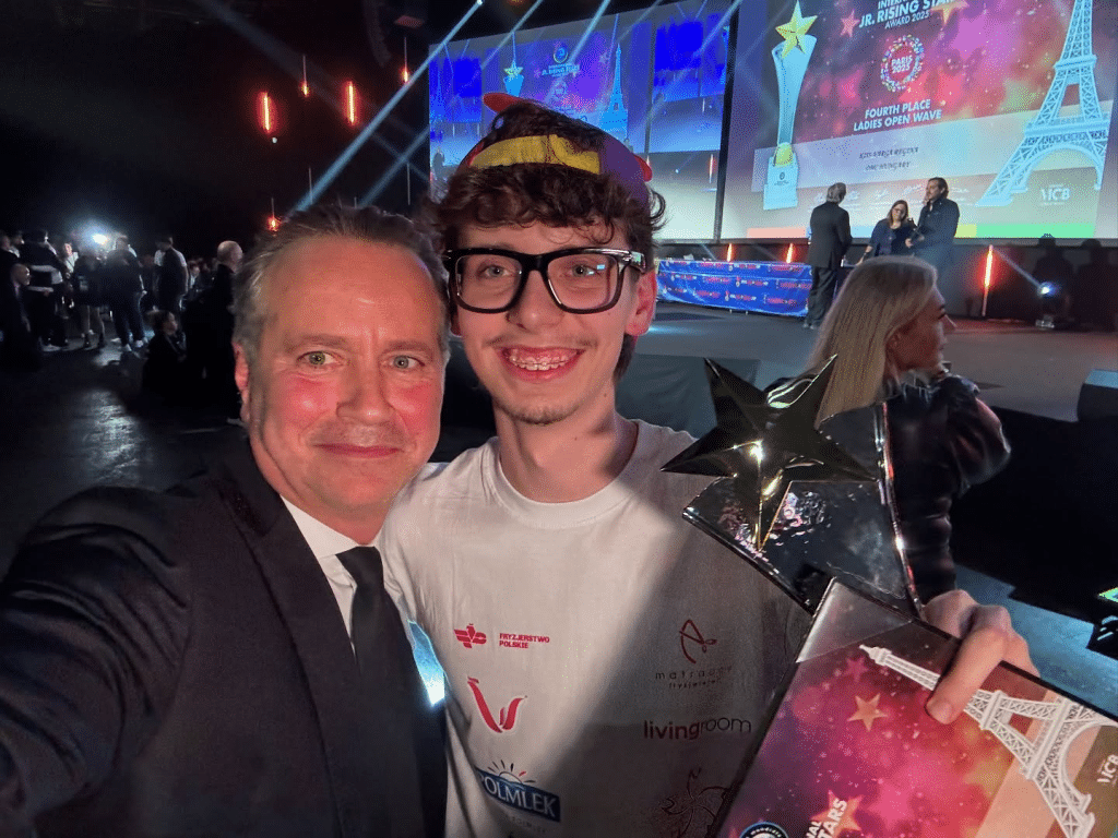 Młody talent fryzjerski z Olsztyna. - Światowy sukces 18-letniego fryzjera na Mistrzostwach Świata w Paryżu