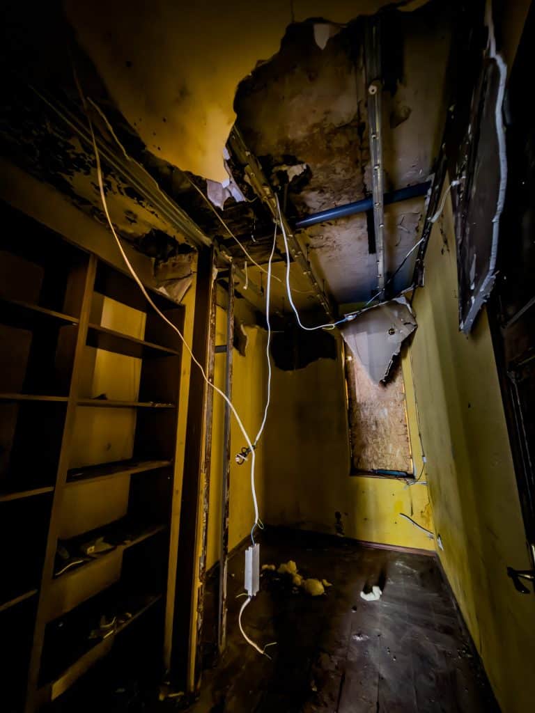 Prezydent Szewczyk oburzony: „Zobaczcie, na co idą nasze podatki!” - Miasto Olsztyn publikuje szokujący wpis. Tak wyglądają mieszkania komunalne po lokatorach!