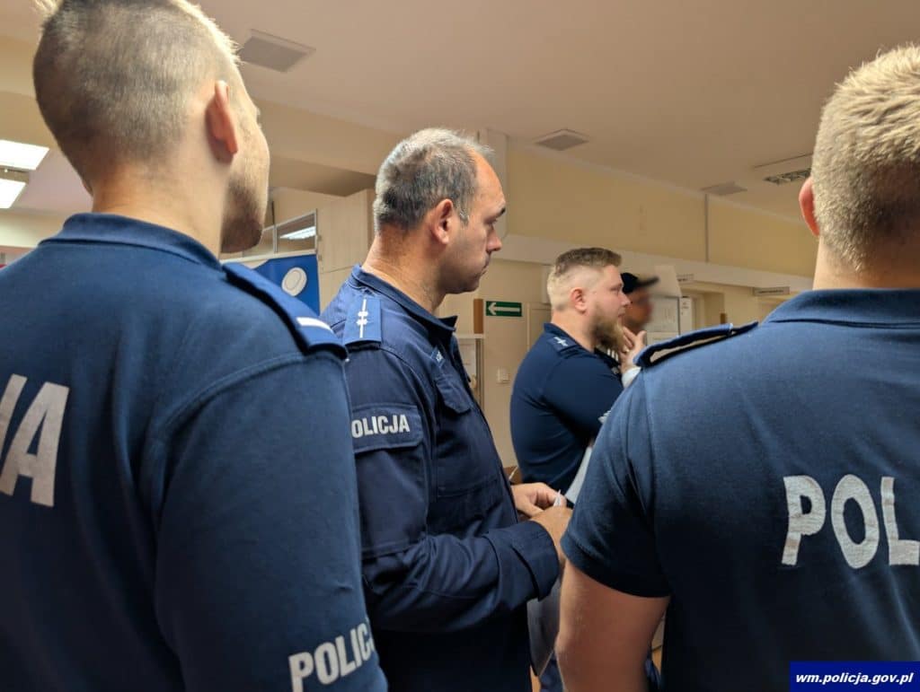 Twoja krew może uratować nawet trzy osoby. - Krytyczny brak krwi w Olsztynie. Policjanci odpowiedzieli na apel RCKiK
