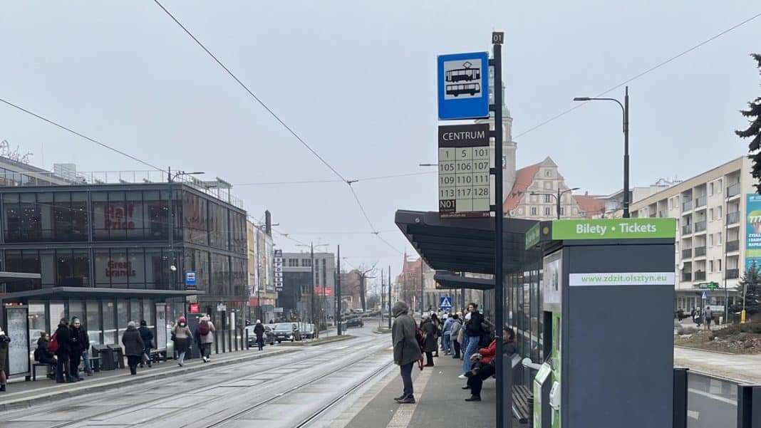 nowe tabliczki na przystankach w Olsztynie
