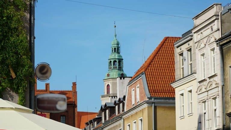 olsztyński ratusz widziany ze star&oacute;wki