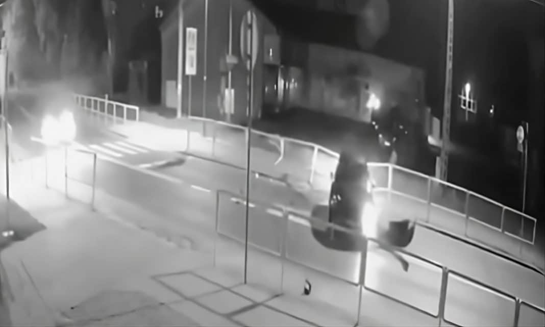 audi uderzyło w barierki