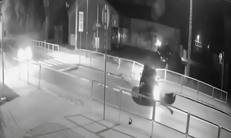 audi uderzyło w barierki