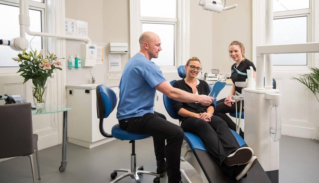 na fotelu dentystycznym