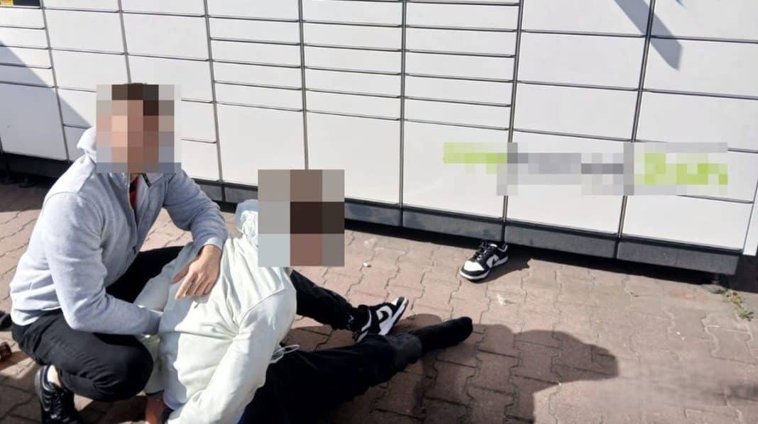 zatrzymanie przy automacie do paczek