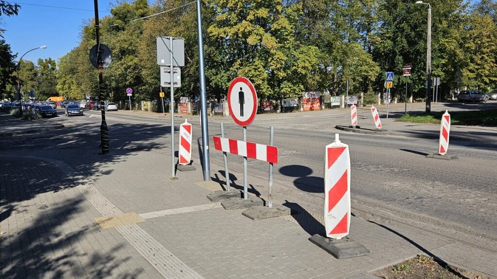 Nowe nawierzchnie w Olsztynie. Zobacz, które ulice zyskają asfalt i chodniki. - Olsztyn sparaliżowany? Sprawdź, gdzie dziś utkniesz w korku
