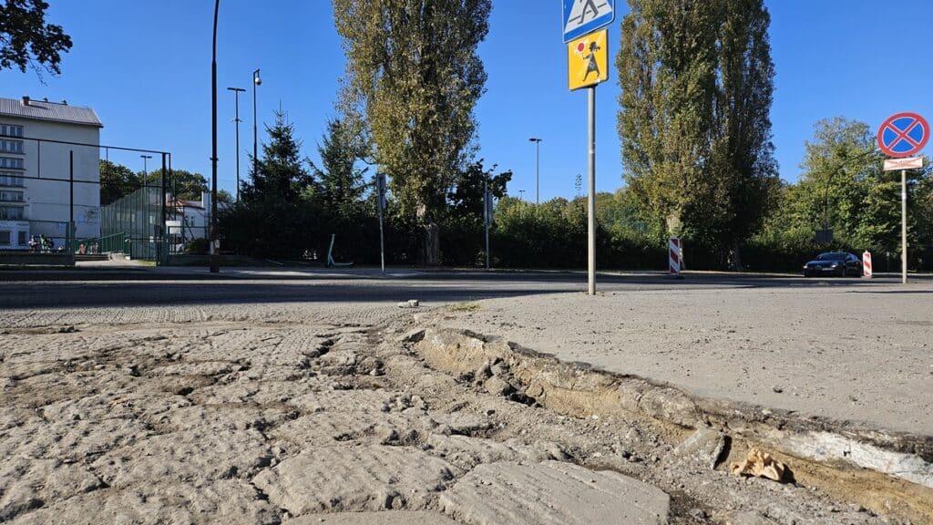 Nowe nawierzchnie w Olsztynie. Zobacz, które ulice zyskają asfalt i chodniki. - Olsztyn sparaliżowany? Sprawdź, gdzie dziś utkniesz w korku