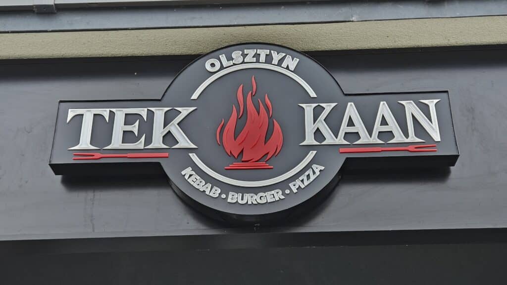 Po niespełna dwóch latach działalności z Olsztyna znika popularny kebab. - Największy kebab w Olsztynie zamknięty. Popularna sieć kończy działalność