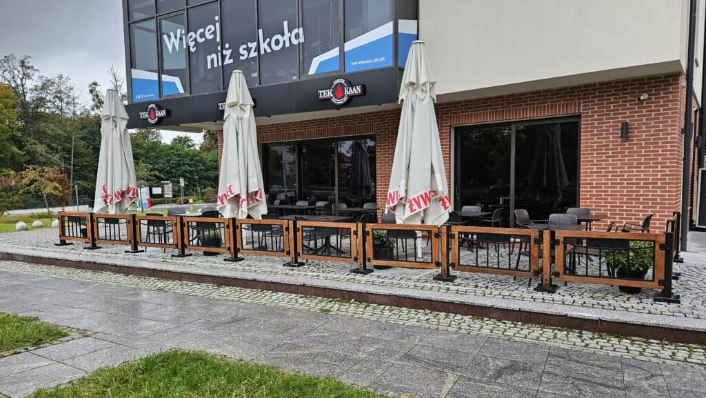 Po niespełna dwóch latach działalności z Olsztyna znika popularny kebab. - Największy kebab w Olsztynie zamknięty. Popularna sieć kończy działalność