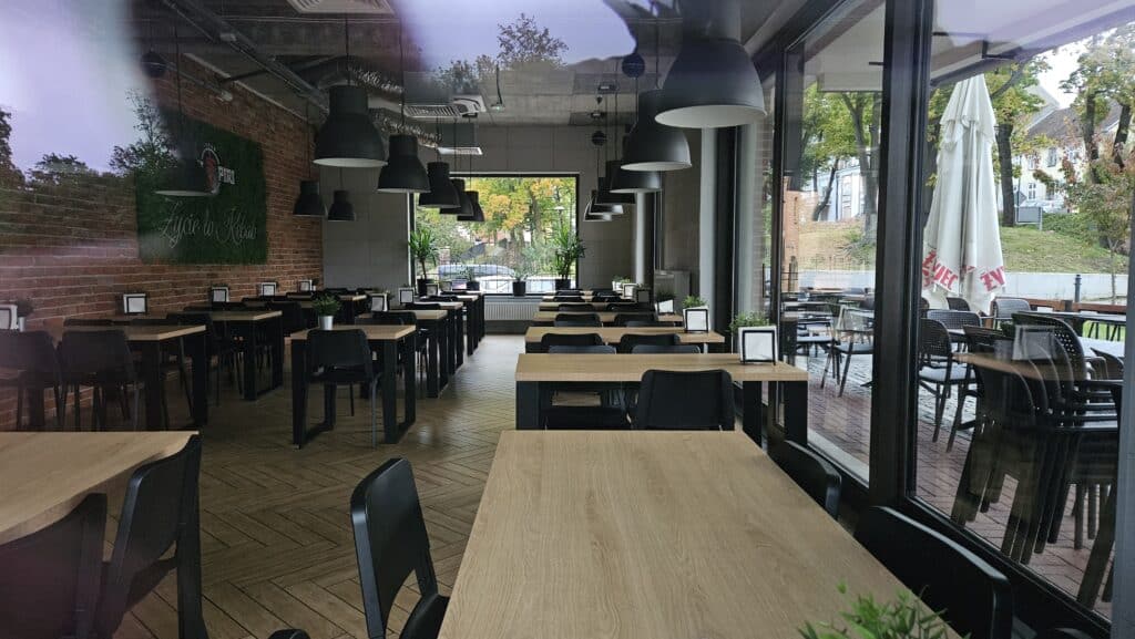 Po niespełna dwóch latach działalności z Olsztyna znika popularny kebab. - Największy kebab w Olsztynie zamknięty. Popularna sieć kończy działalność