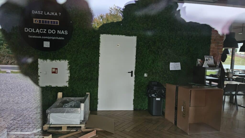 Po niespełna dwóch latach działalności z Olsztyna znika popularny kebab. - Największy kebab w Olsztynie zamknięty. Popularna sieć kończy działalność