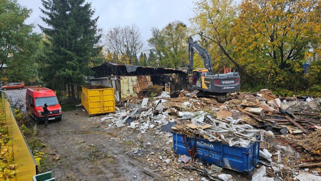 To tu przed laty strażacy walczyli z ogniem. - Znika jeden z najbardziej zaniedbanych budynków w Olsztynie? Ruszyła rozbiórka