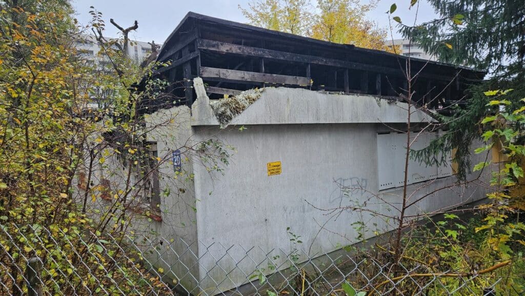 To tu przed laty strażacy walczyli z ogniem. - Znika jeden z najbardziej zaniedbanych budynków w Olsztynie? Ruszyła rozbiórka