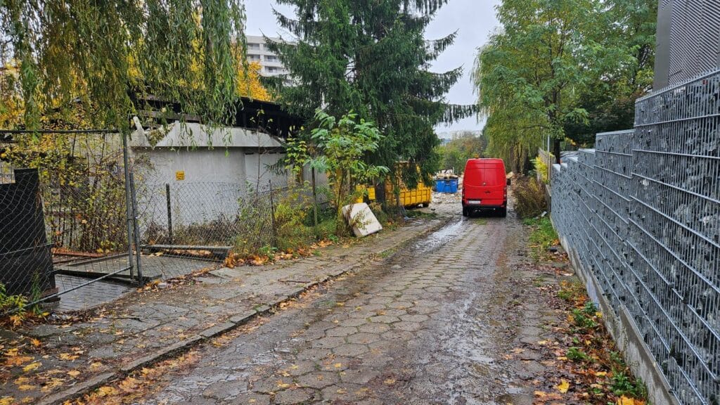 To tu przed laty strażacy walczyli z ogniem. - Znika jeden z najbardziej zaniedbanych budynków w Olsztynie? Ruszyła rozbiórka