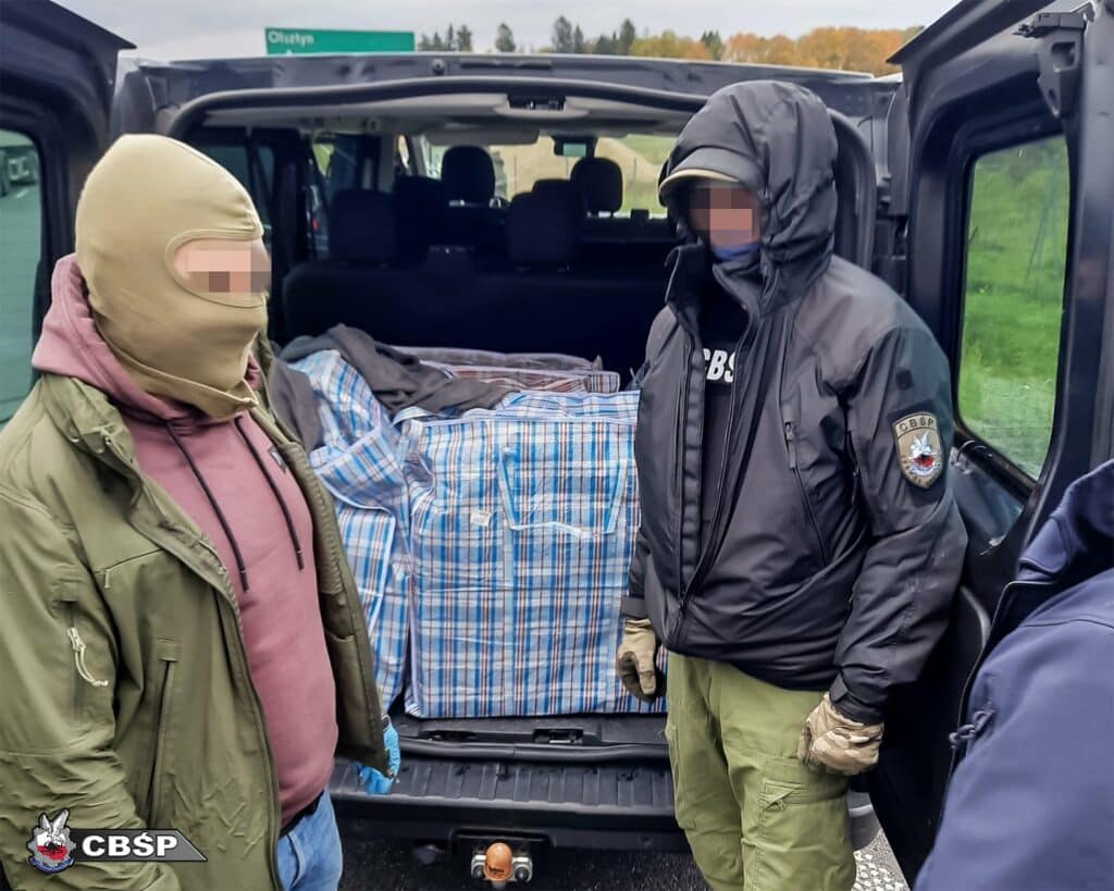 Przejęto fortunę w towarze i sejfy pełne gotówki! - Skoordynowane uderzenie służb na Warmii i Mazurach! Jeden z największych gangów rozbity