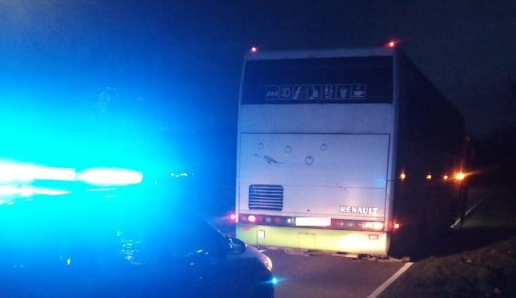 Kierowca zatrzymany po anonimowym zgłoszeniu. - Kierowca autobusu miał 2 promile. Myślał, że może wszystko?