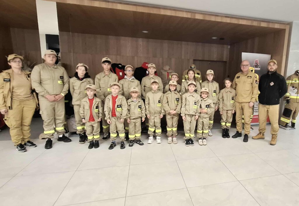 Młodzieżowa Drużyna Pożarnicza z Dąbrowy pokazuje klasę. - Młodzi strażacy z gminy Rozogi najlepsi w resuscytacji krążeniowo-oddechowej!