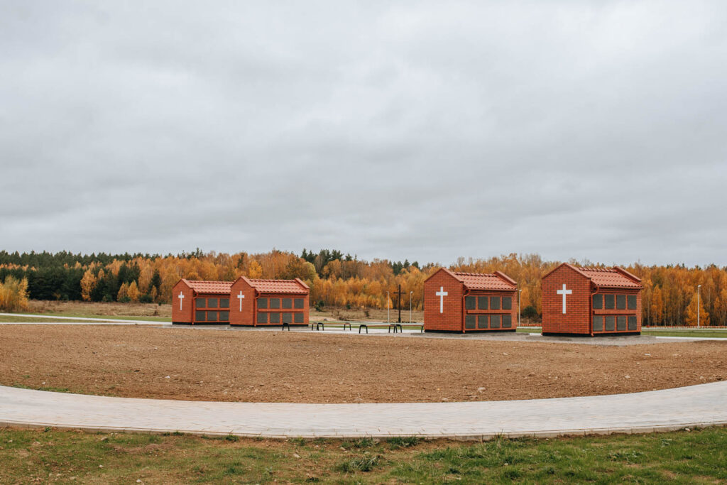Budowa nowej nekropolii rozpoczęła się w 2014 roku i pochłonęła ponad 5,5 mln zł. - Po 10 latach nowy cmentarz za 5,5 mln zł już gotowy