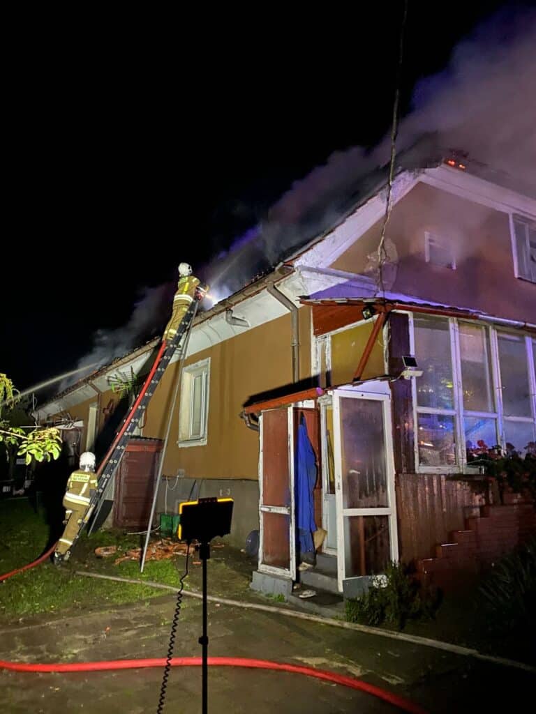 Strażacy odnaleźli ciała dwóch osób. Wśród ofiar dziecko w wieku 13 lat. - Tragiczny pożar w Windzie. Nie żyją dwie osoby, w tym 13-letnie dziecko