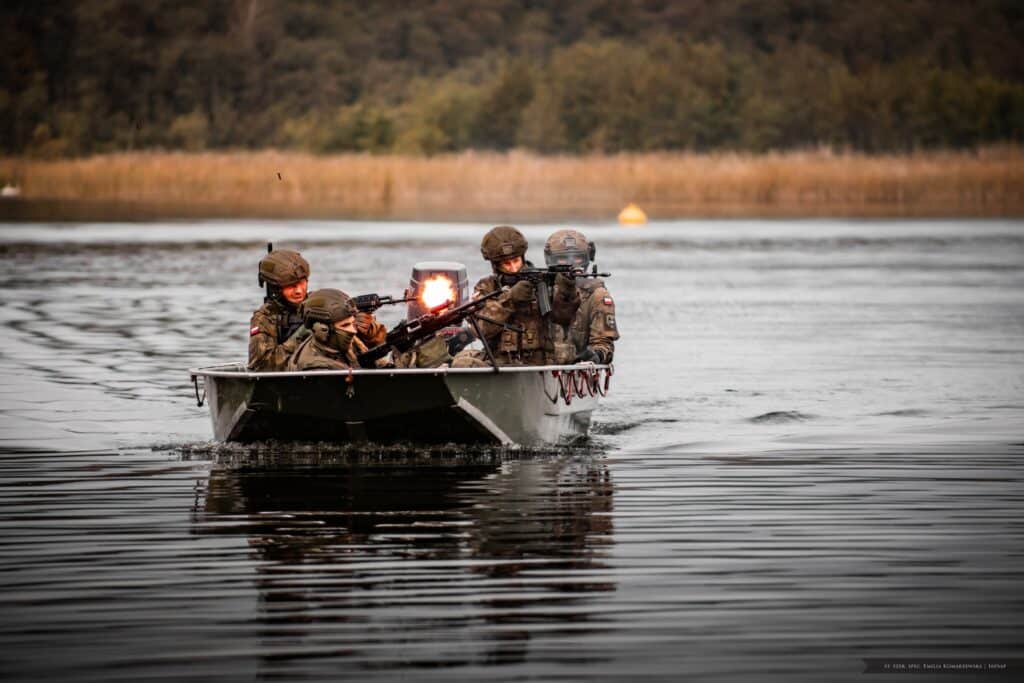 Most zamknięty, saperzy w akcji. - Podejrzany ładunek przy moście na Mazurach, na miejscu wojsko