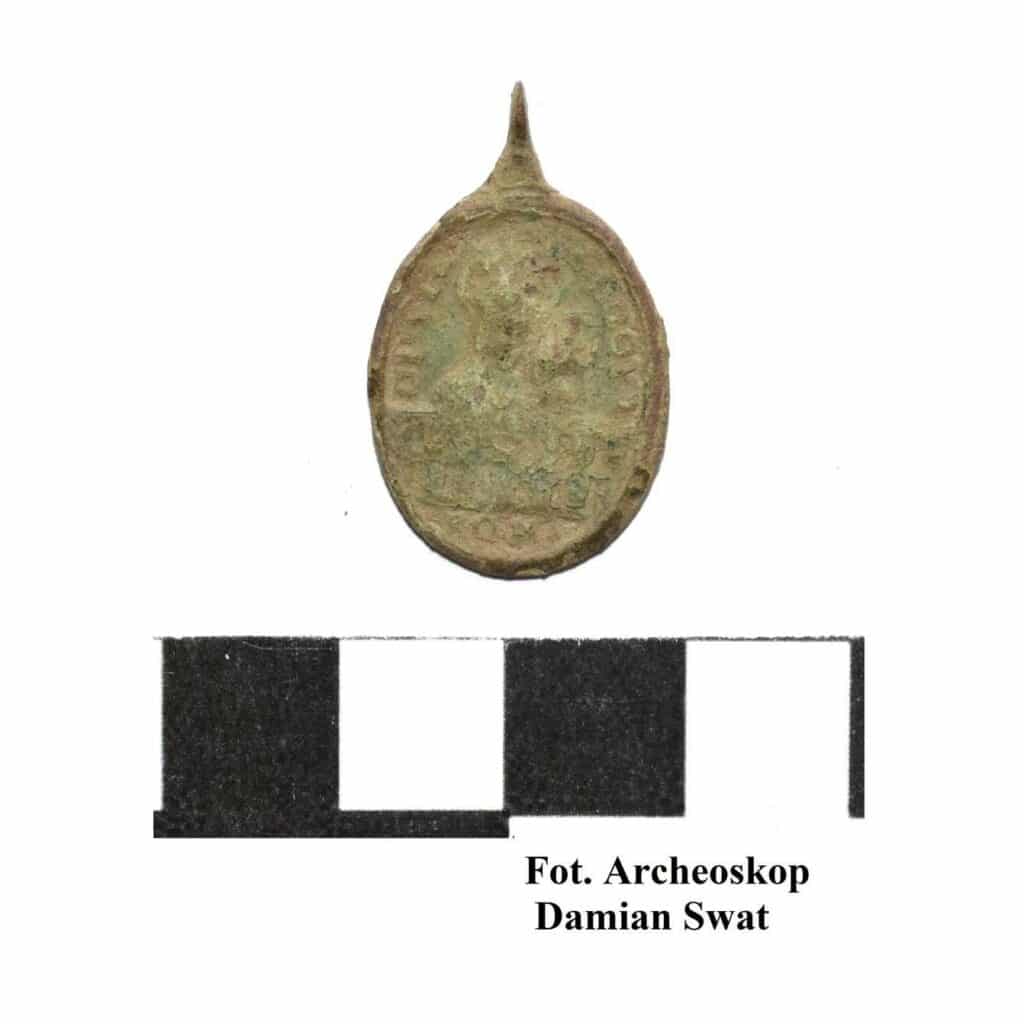 Pole Beaty i Romualda Jóźwiaków skrywało prawdziwy skarb! - Rolnicy z Mazur podczas orki znaleźli prawdziwy skarb sprzed 400 lat