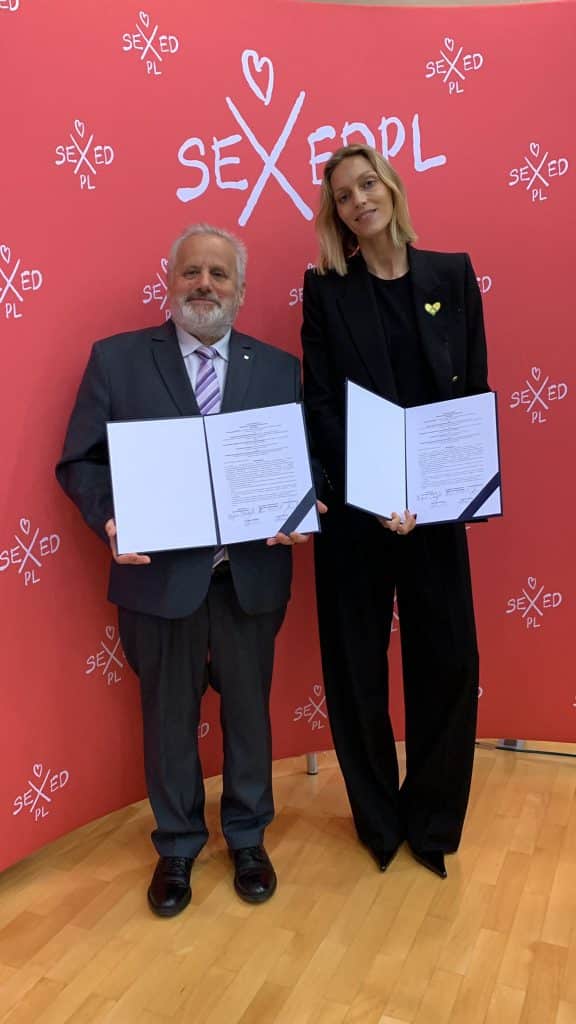 Anja Rubik podpisała z włodarzami list intencyjny. - Gwiazda modelingu Anja Rubik w Olsztynie. Rozpoczyna współpracę z władzami