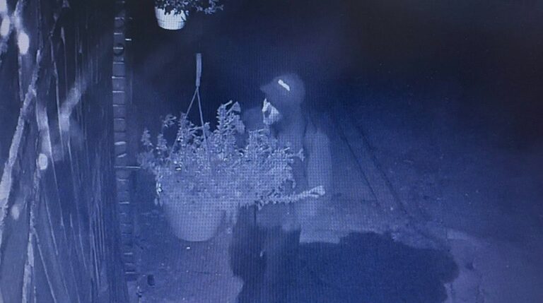 włamanie do budynku parafii