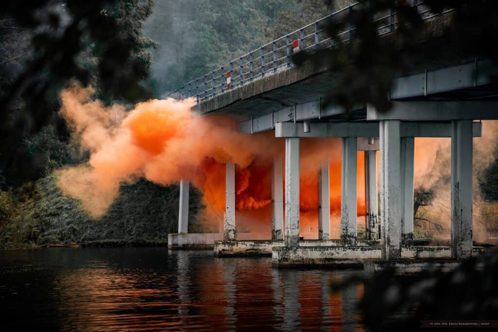 Most zamknięty, saperzy w akcji. - Podejrzany ładunek przy moście na Mazurach, na miejscu wojsko