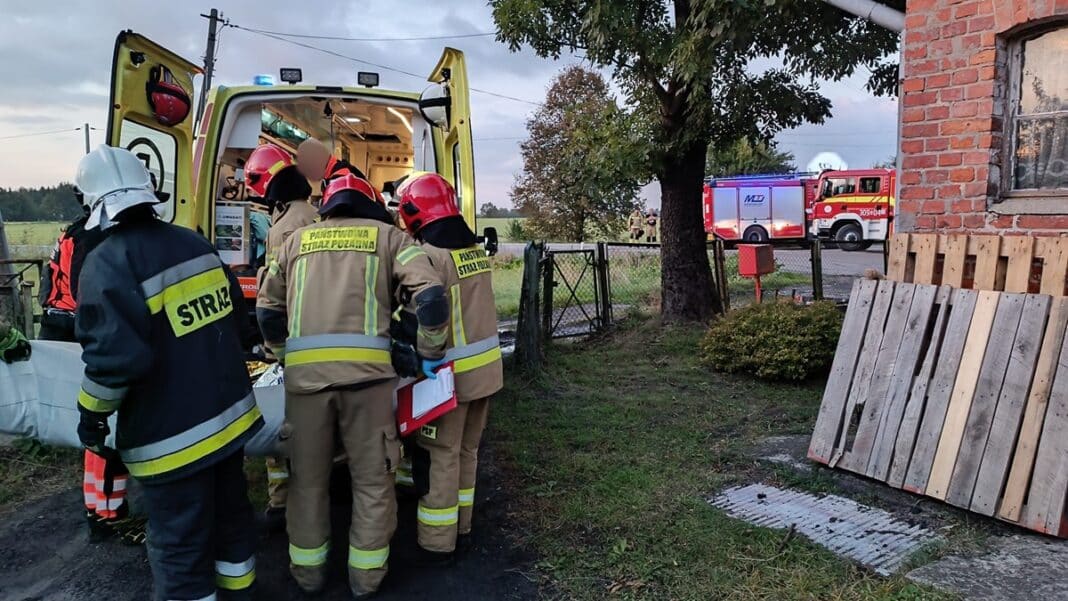 Pod Olsztynem trwała walka z czasem. Strażacy musieli wyważyć drzwi