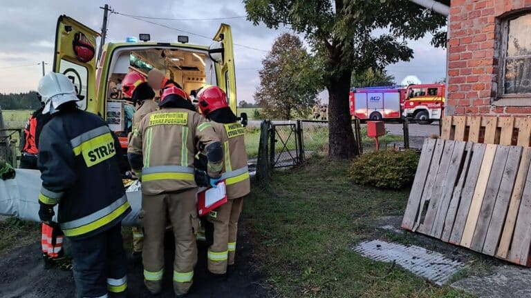 Pod Olsztynem trwała walka z czasem. Strażacy musieli wyważyć drzwi