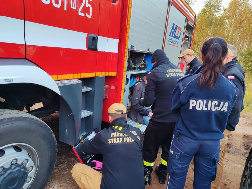 W akcję zaangażowane służby, psy tropiące, rodzina i przyjaciele mężczyzny. - Wielka akcja poszukiwawcza na Mazurach. Zaginął 50-letni mężczyzna