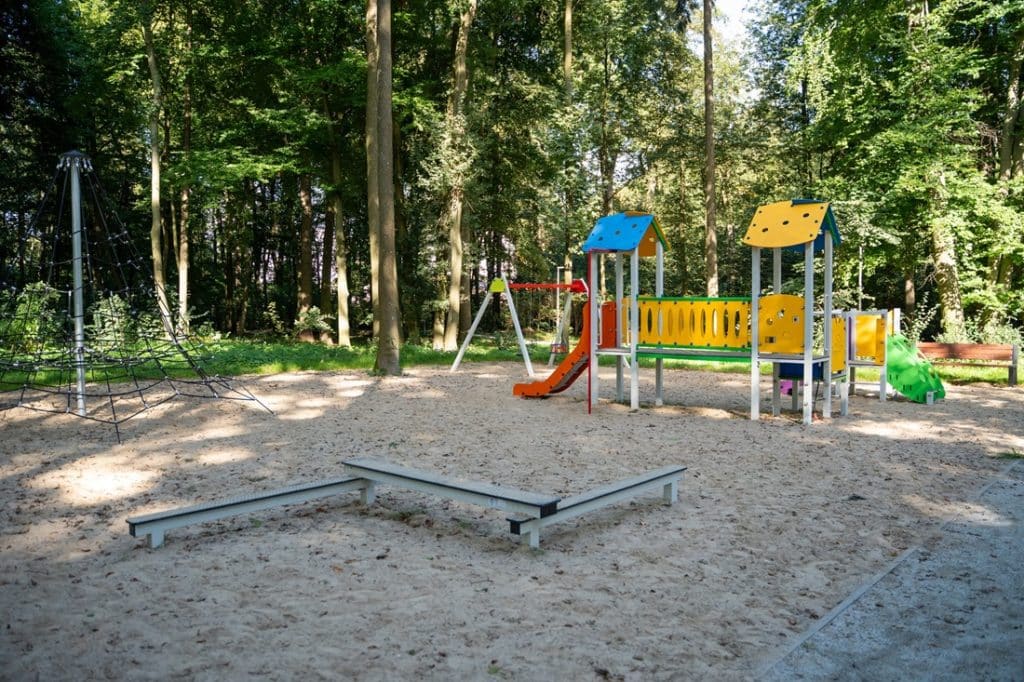 Nowy plac zabaw, siłownia i alejki. Mieszkańcy mogą już korzystać. - Zabytkowy park na Mazurach już po modernizacji za 4,3 mln zł. Efekt robi wrażenie!