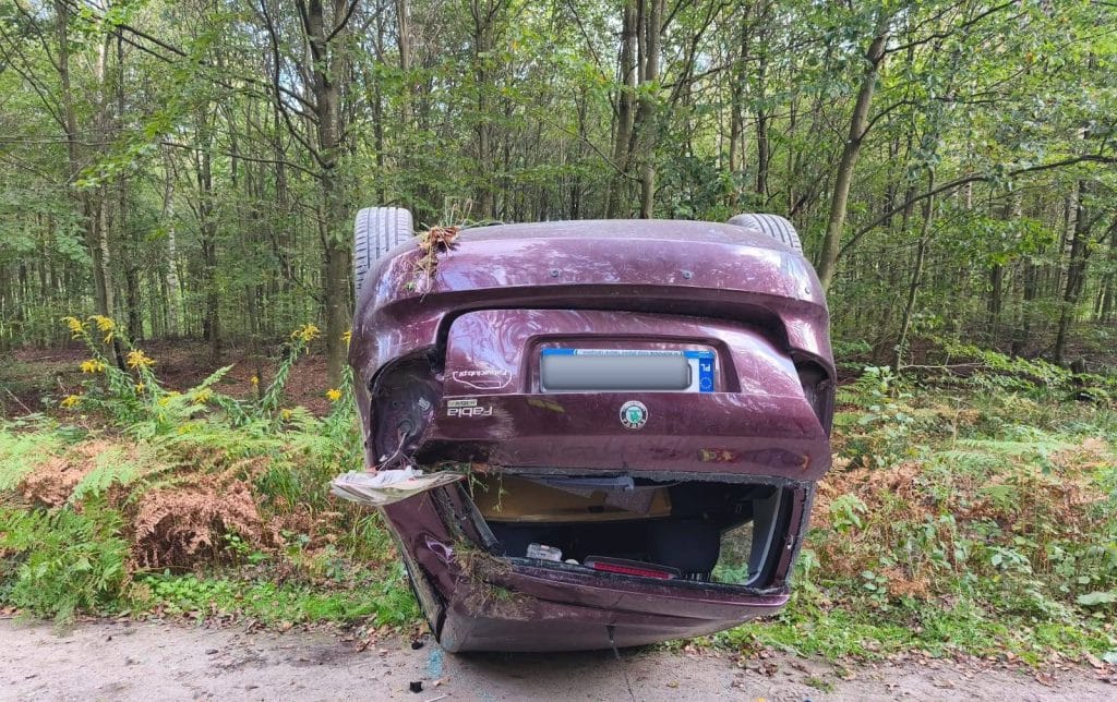 32-latka wsiadła za kierownicę pod wpływem i straciła panowanie nad autem. W środku małe dziecko. - Kobieta dachowała, wiozła swoje małe dziecko. Miała ponad 1,5 promila