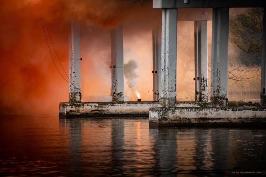 Most zamknięty, saperzy w akcji. - Podejrzany ładunek przy moście na Mazurach, na miejscu wojsko