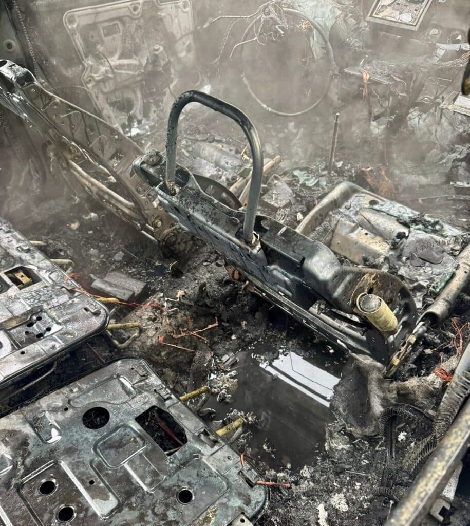 Pożary samochodów zdarzają się częściej, niż myślisz. Jak się zachować? - Samochód stanął w ogniu! Droga całkowicie zablokowana