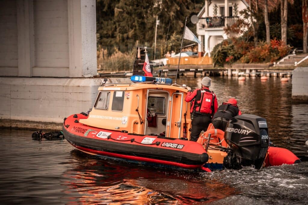 Most zamknięty, saperzy w akcji. - Podejrzany ładunek przy moście na Mazurach, na miejscu wojsko