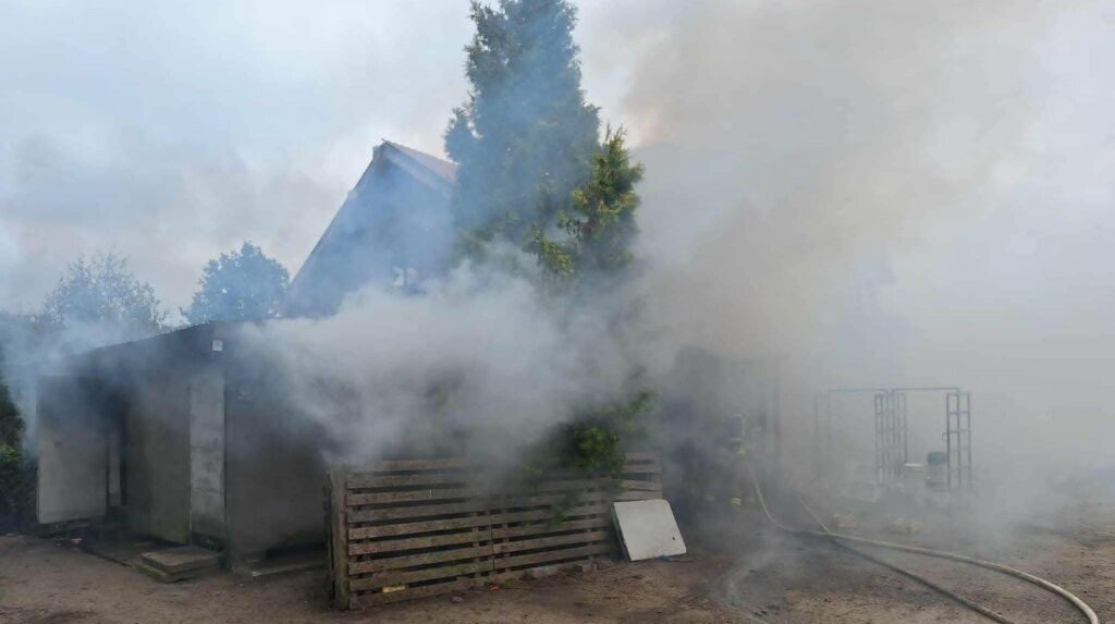 Pani Milena Zalewska, właścicielka „Swojskich Wędlin” w jednej chwili straciła cały warsztat. - Kilka dni temu cieszyli się prestiżowym wyróżnieniem. Rodzinny zakład spłonął doszczętnie