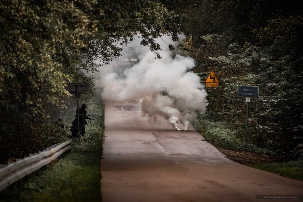 Most zamknięty, saperzy w akcji. - Podejrzany ładunek przy moście na Mazurach, na miejscu wojsko
