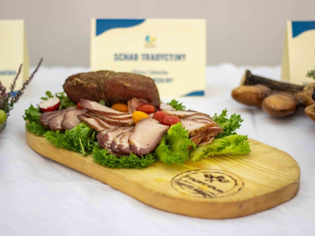 Pani Milena Zalewska, właścicielka „Swojskich Wędlin” w jednej chwili straciła cały warsztat. - Kilka dni temu cieszyli się prestiżowym wyróżnieniem. Rodzinny zakład spłonął doszczętnie