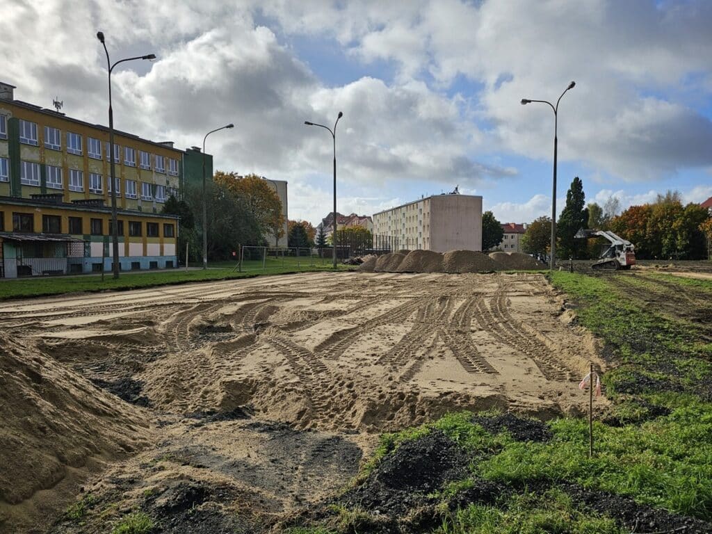 Nowe miejsce dla uprawiających sport w Olsztynie. - W Olsztynie powstaje nowoczesny kompleks sportowy. Mieszkańcy czekali od lat
