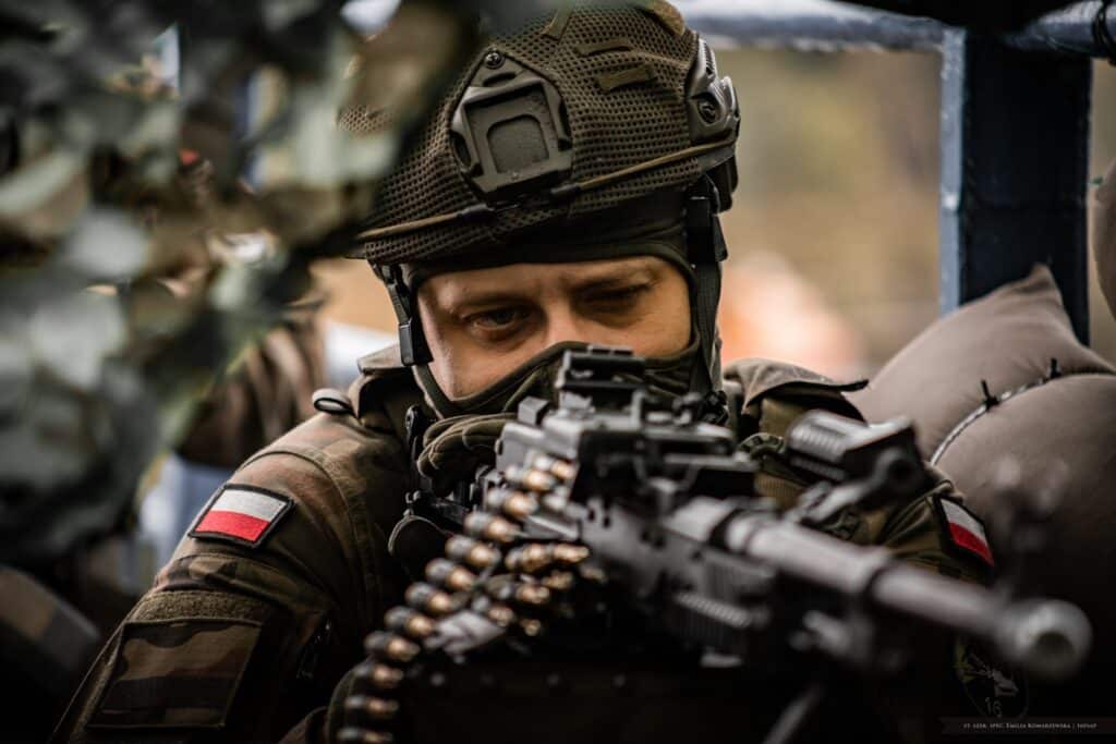 Most zamknięty, saperzy w akcji. - Podejrzany ładunek przy moście na Mazurach, na miejscu wojsko