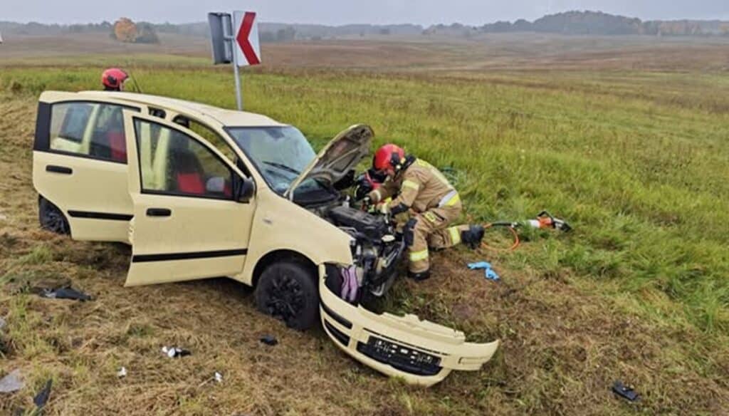 zderzenie aut na DK16