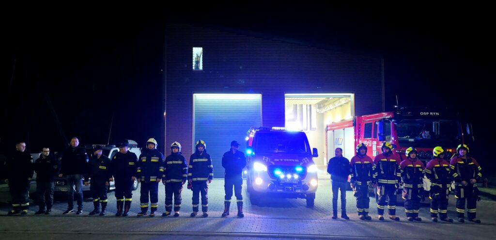Wieczorem pod remizą na Mazurach rozległy się syreny i oklaski – strażacy powitali nowy wóz za ponad pół miliona zł. - Takiego auta zazdroszczą im wszystkie jednostki! Mazurskie OSP ma nowego Mercedesa
