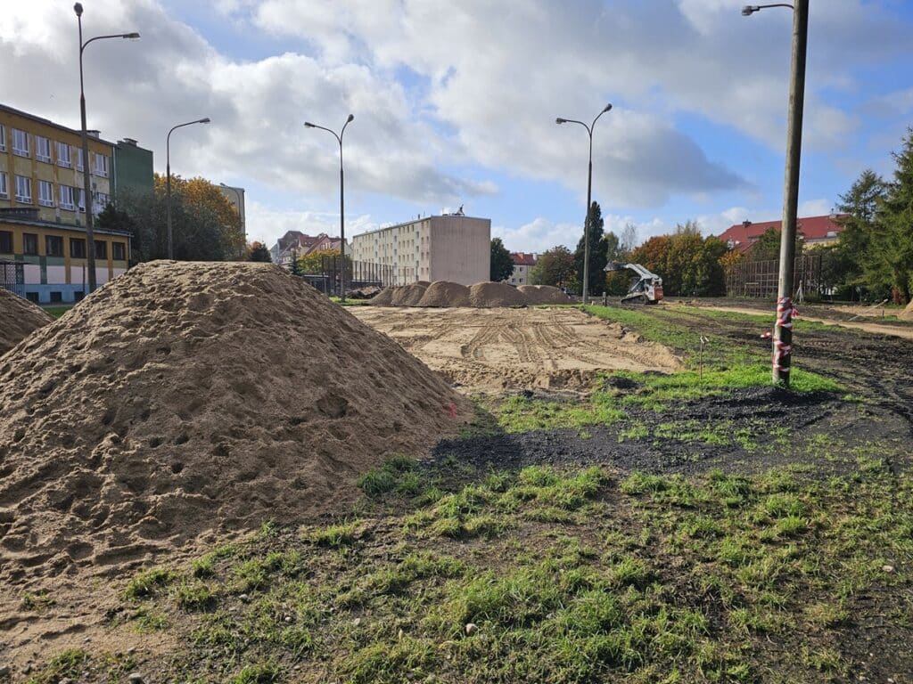 Nowe miejsce dla uprawiających sport w Olsztynie. - W Olsztynie powstaje nowoczesny kompleks sportowy. Mieszkańcy czekali od lat