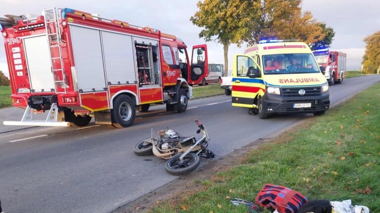 samochód osobowy uderzył w motorower