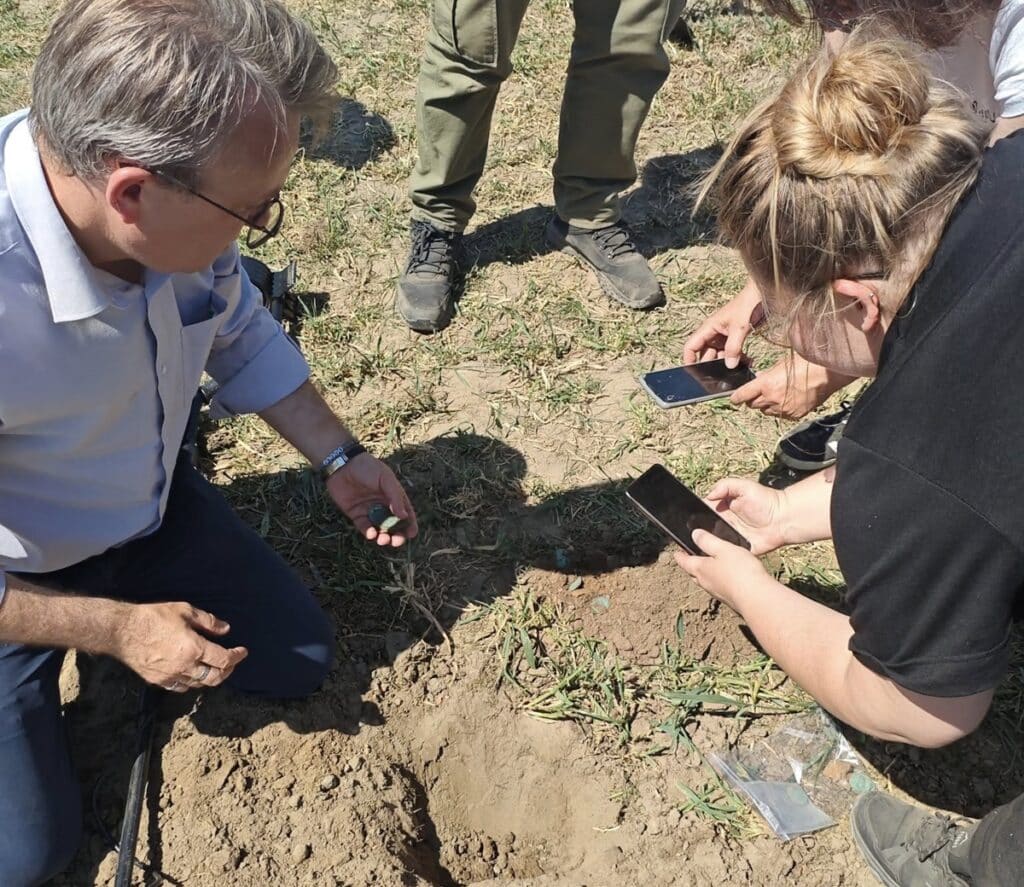 Pole Beaty i Romualda Jóźwiaków skrywało prawdziwy skarb! - Rolnicy z Mazur podczas orki znaleźli prawdziwy skarb sprzed 400 lat
