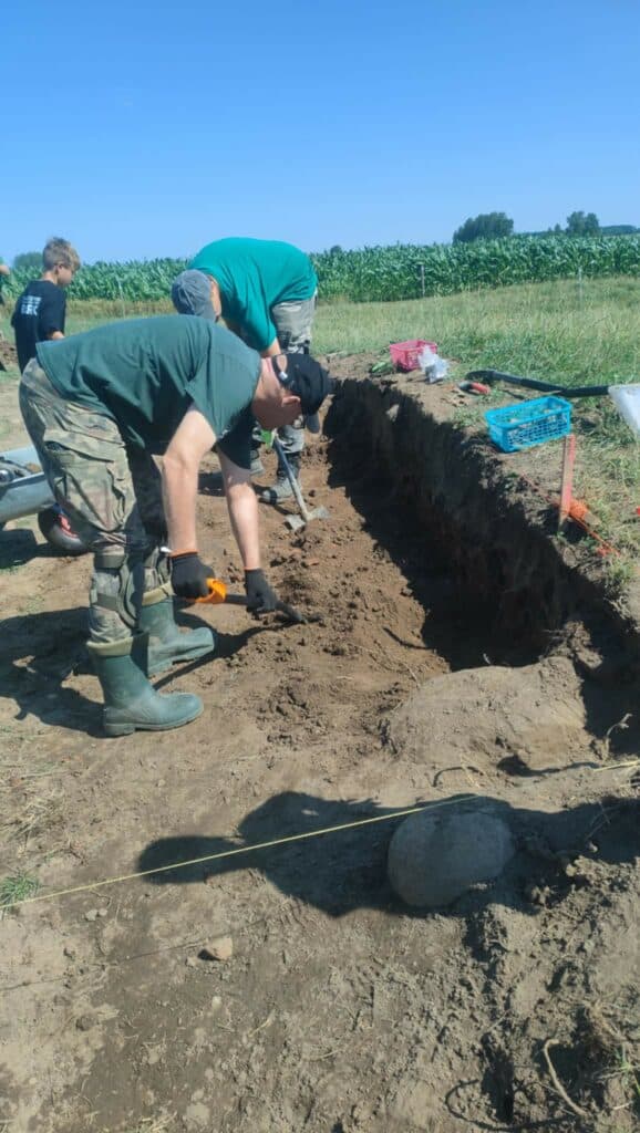 Pole Beaty i Romualda Jóźwiaków skrywało prawdziwy skarb! - Rolnicy z Mazur podczas orki znaleźli prawdziwy skarb sprzed 400 lat