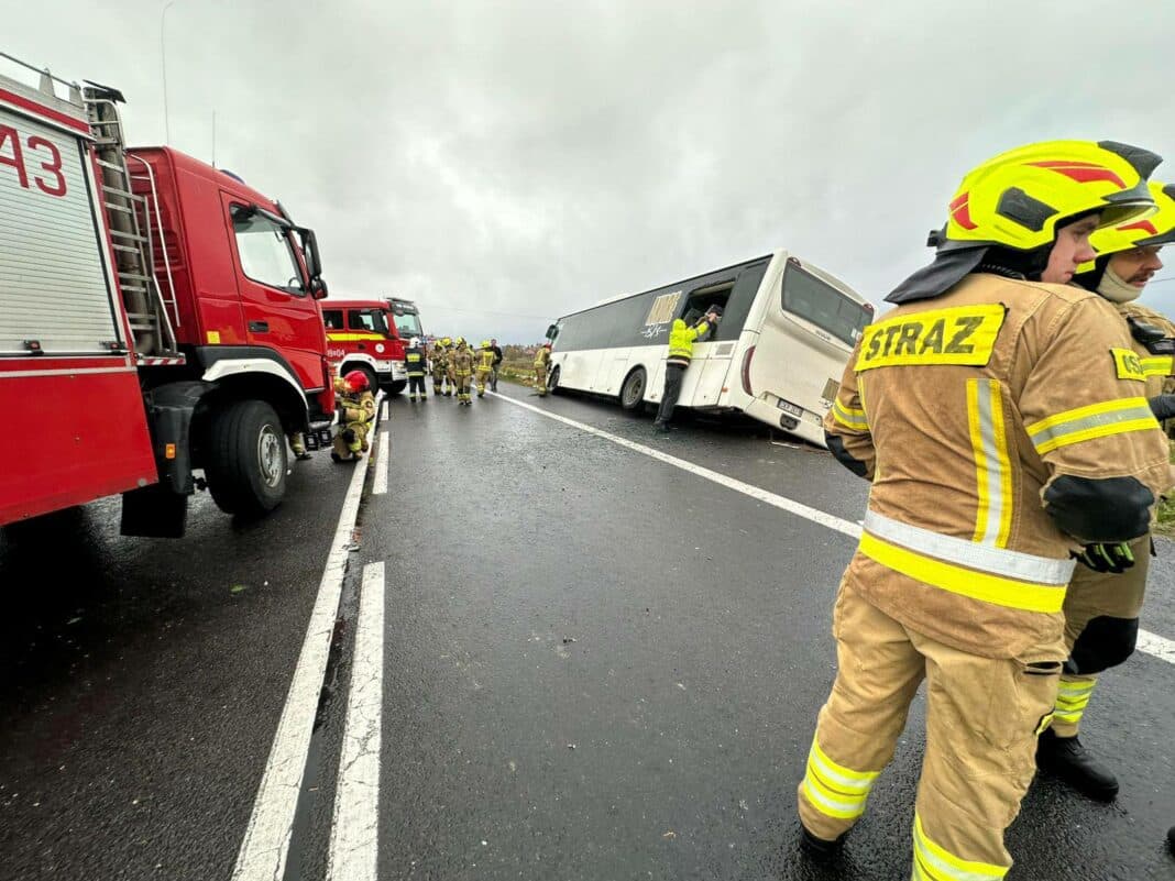 wypadek autobusu DK 16