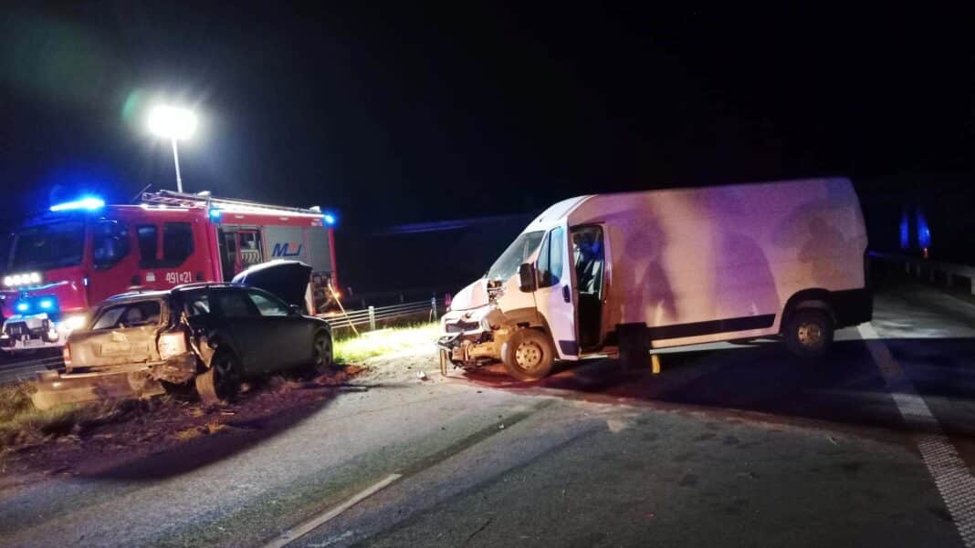 zderzenie citroena i audi na s16