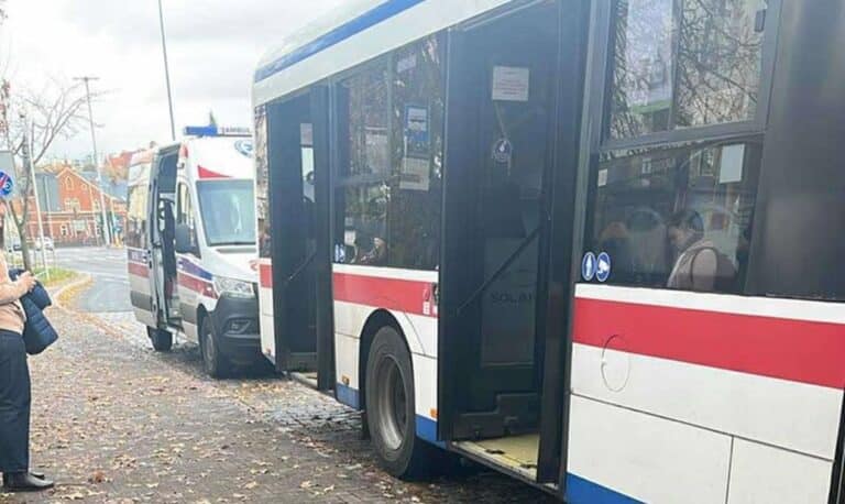 resuscytacja pasażera linii 103